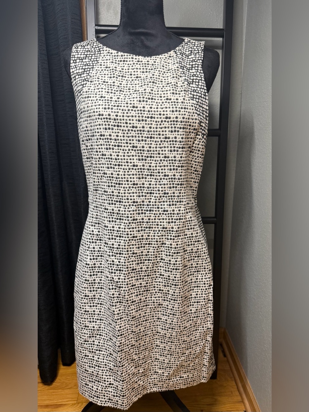 Banana Republic Black and White Sleeveless Midi Dress Sz: 12